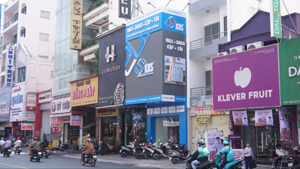 Ảnh: Cửa hàng KOS Shop trên đường 397 Hai Bà Trưng, phường Xuân Hòa, TP. Hồ Chí Minh