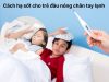 Cách hạ sốt cho trẻ đầu nóng chân tay lạnh an toàn